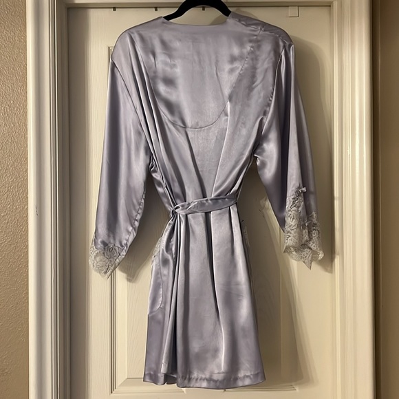 💜PRICE DROP💜 “VINTAGE OSCAR de la RENTRA” BRIDAL SET🤍ROBE-S,NIGHTIE-M GORG🩷 - Picture 8 of 9